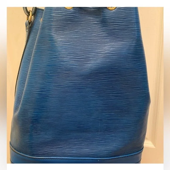 Louis Vuitton Epi GM Noe Toledo Blue Large size authentic